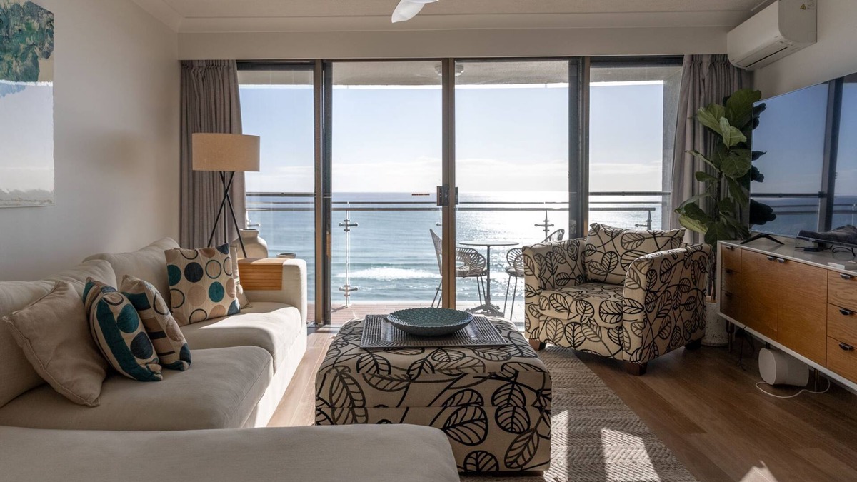 Palm Beach Apartment | Dream holiday escape, 2-bed 2-bath ocean front sea view apartment on Palm Beach!