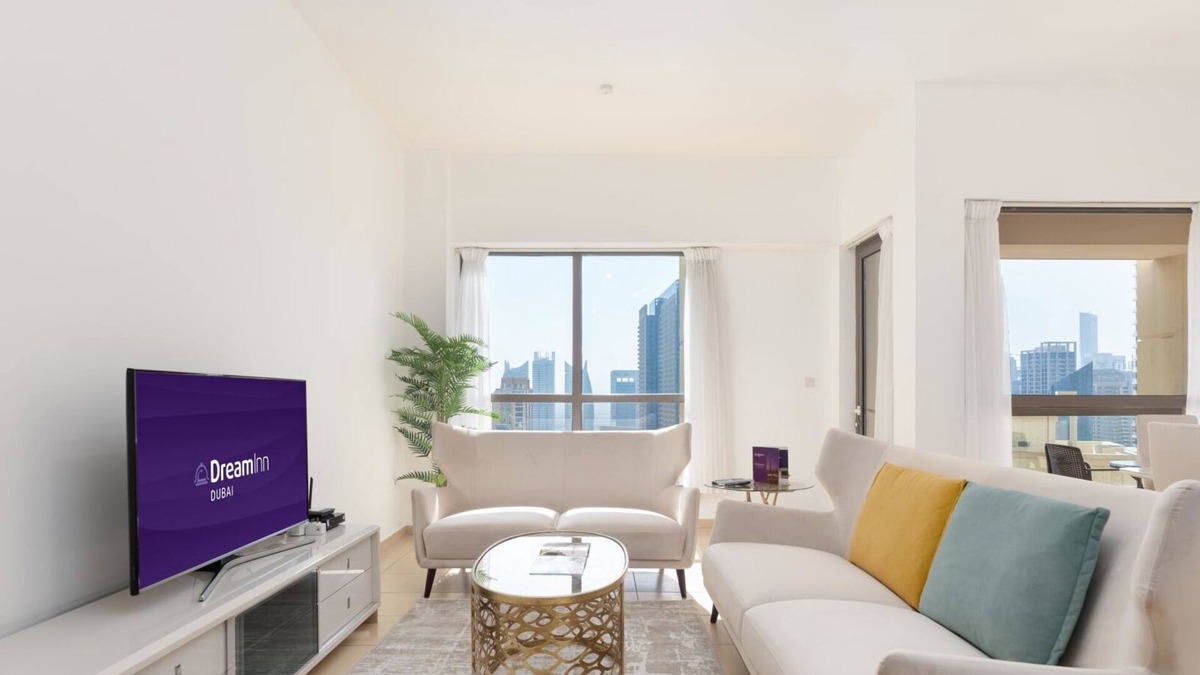 Dubai Marina Apartment | Dream Inn - 3BR Apartment with Marina View