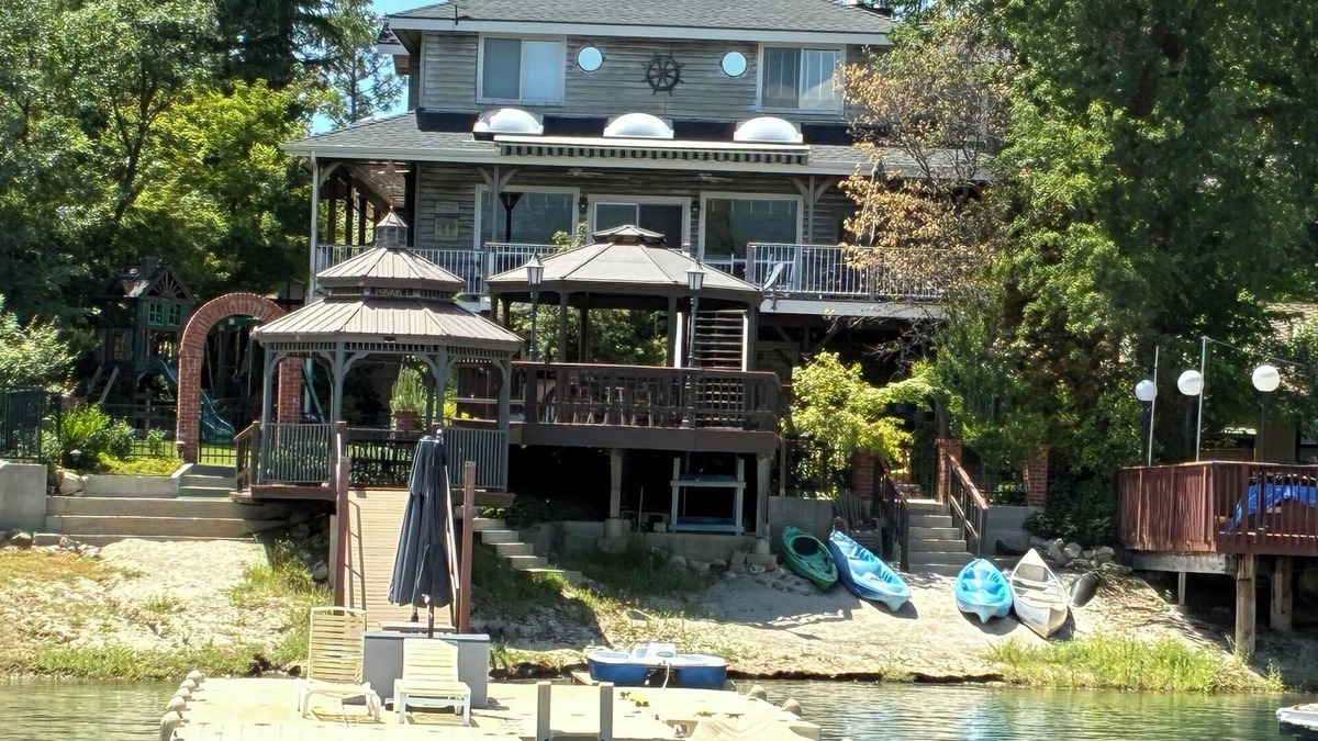 Bass Lake Apartment | Dream Lakefront Getaway at Beautiful Bass Lake!