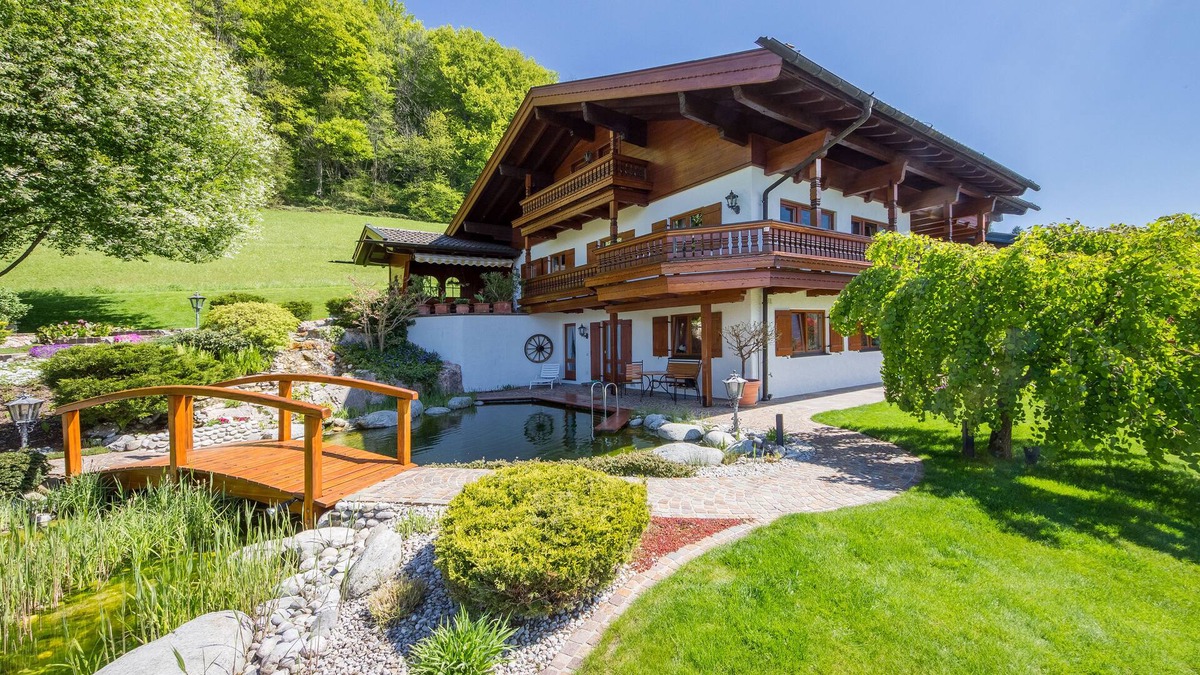 Sankt Valentin Apartment | Dream location in Ruhpolding with a terrace by the swimming pond
