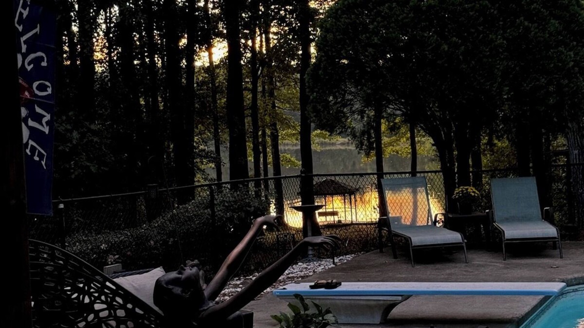 McDonough Apartment | DREAM TIME STUDIO in McDonough on Private Lake wPool, WiFi, AC,and fitness room