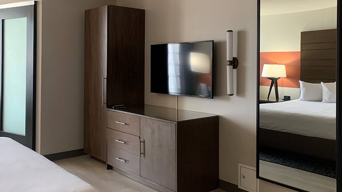 Downtown Las Vegas House | Dream Vacation! 3 Classy Units, Pool, Free Parking, High Floor w/a View