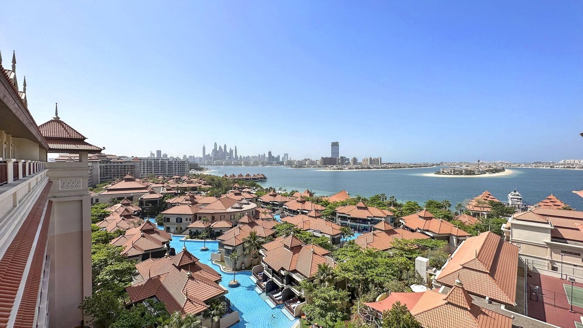 Palm Jumeirah Apartment | Dream Vacation at the Royal Amwaj Residences