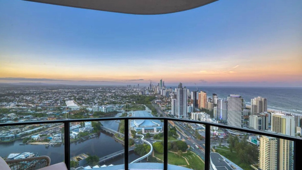 Broadbeach Apartment | “Dream View” @ The Star - Panoramic Ocean, City - 2 bed - Sleeps 5 - Broadbeach