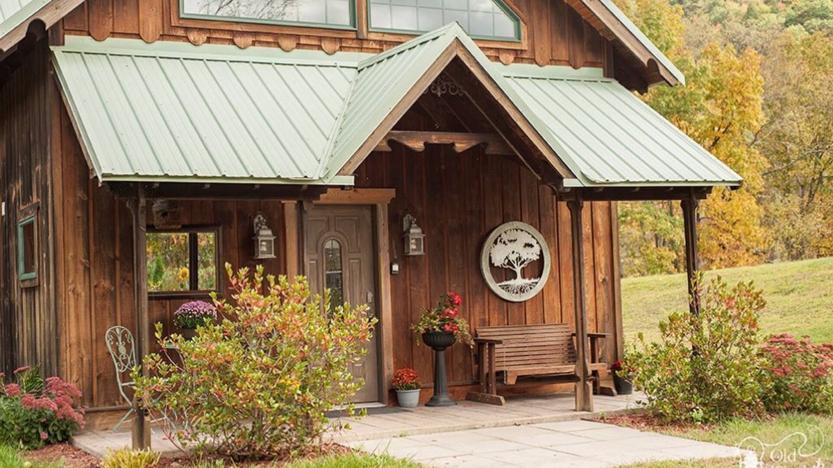 Maryland Ski Chalet | Dreams Park/All Star! Chalet- Old World Village
