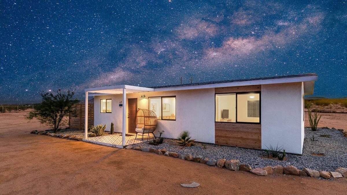 Landers House | Dreamscape: The Stargazer's Experience