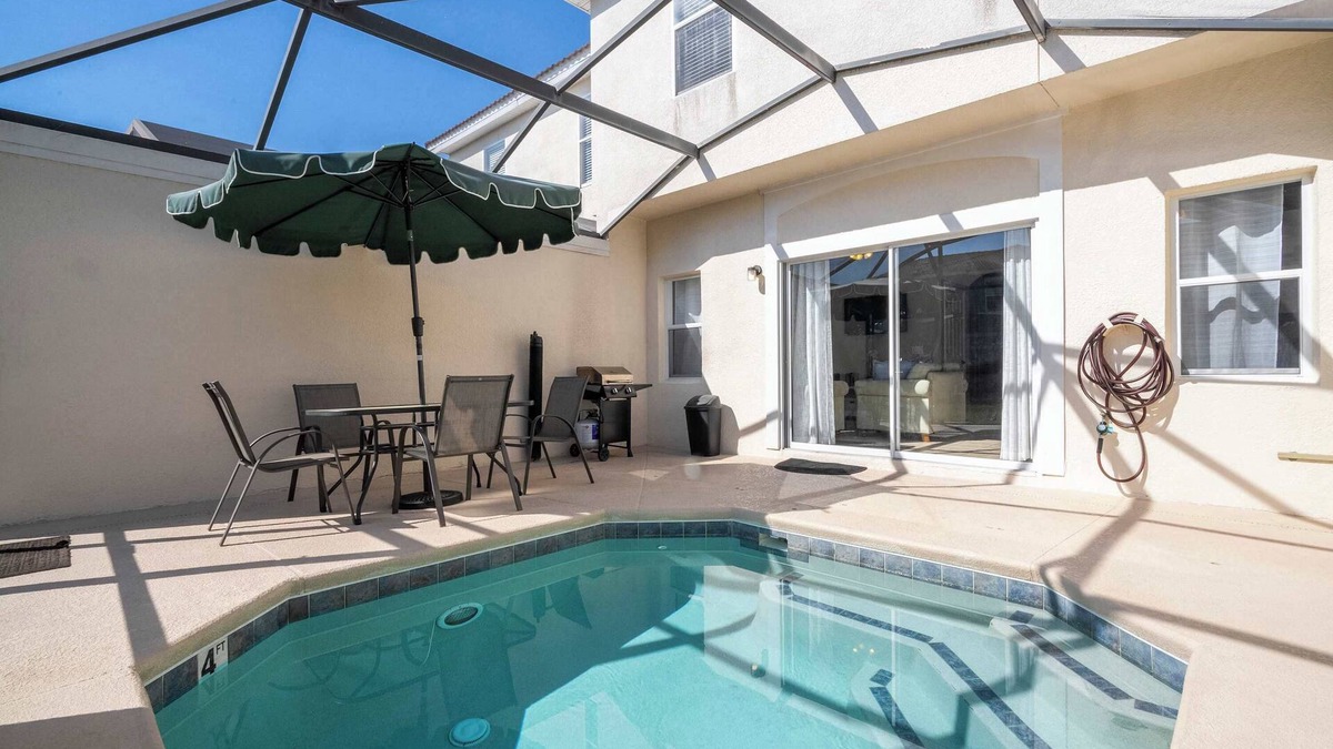 Bellavida House | Dreamy 4BR Townhome Pool, BBQ Near Disney!