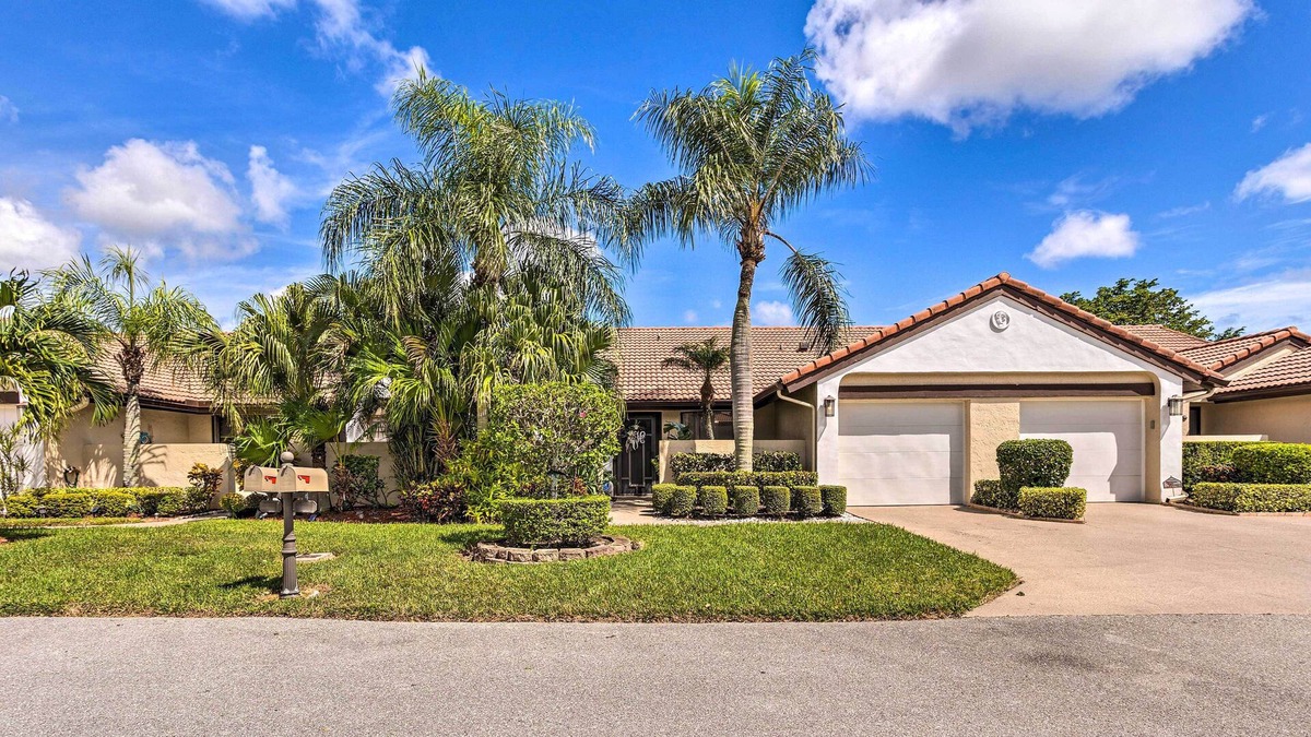 Jog Road Cottage | Dreamy Boynton Beach Retreat w/ Stunning View