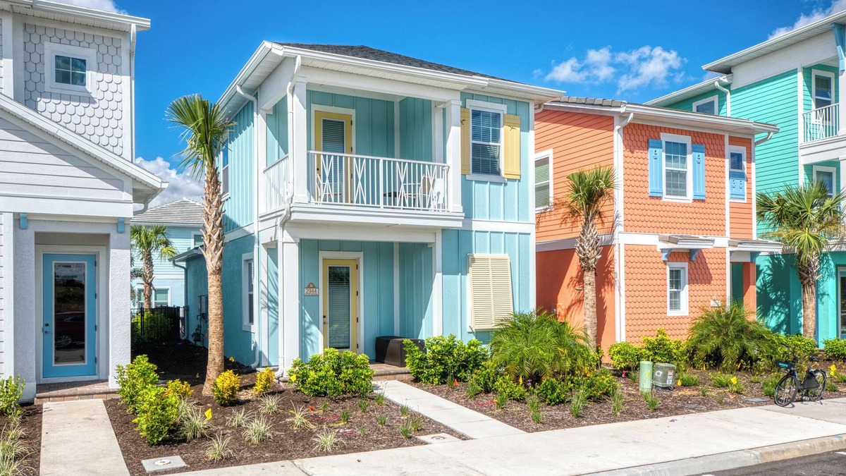 West Kissimmee Cottage | Dreamy Cottage near Disney with Margaritaville Resort & Island H20 Waterpark.