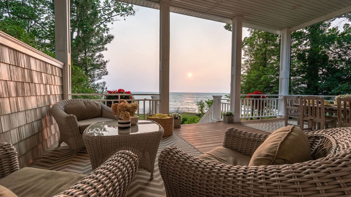 Fennville House | Dreamy Lakefront Home - Weque South