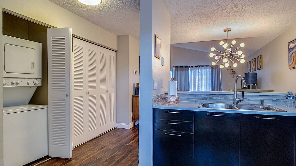 Ventura Condo | Dreamy Mid century close to downtown/airport MCO