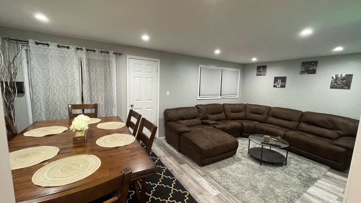 North Bergen House | Dreamy & Newly Renovated. Close to Metlife & NYC !