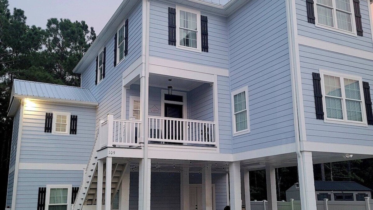 Garden City House | Dreamy Palms · Relaxed Beach Vibes | 2 Miles to Sand | Game Room