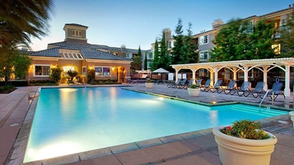 South San Jose Apartment | Dreamy San Jose 2BR w/Gym, Pool, W/D, near highways + VTA, by Blueground