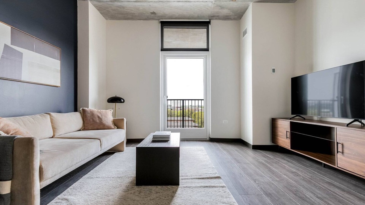 Near West Side Apartment | Dreamy West Loop 1BR w/Rooftop & Dog Wash, nr L, by Blueground