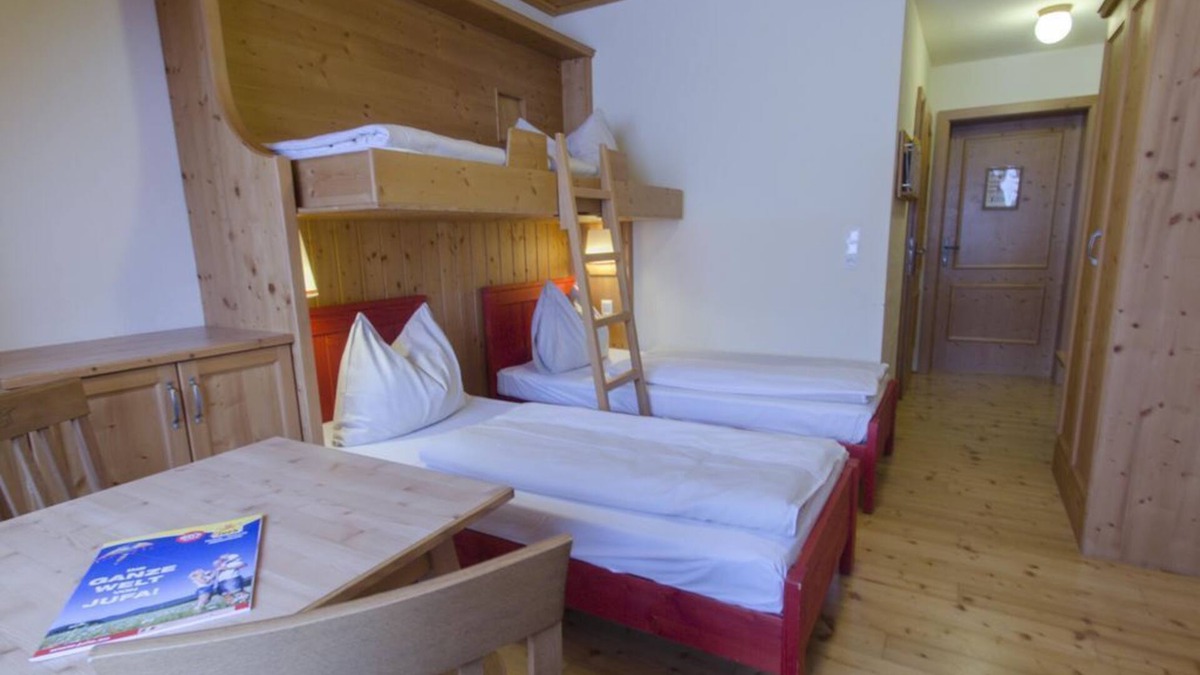 Tieschen House | Dreibettzimmer - Jufa Hotel Tieschen Bio Landerlebnis
