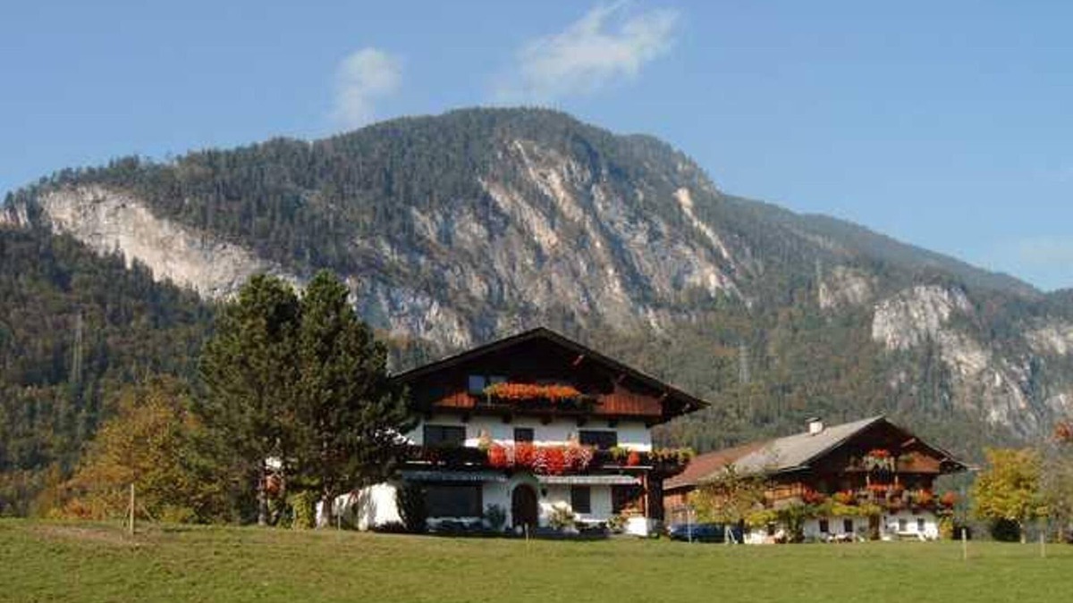 Kramsach Cottage | Dreibettzimmer mit Balkon - Pension Christoph