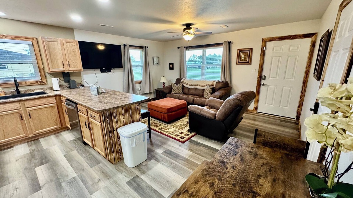 Mountain Grove House | Drew’s Delight - Relax in Comfort! Modern, Fully Remodeled, No Stairs!