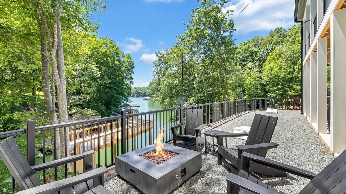High Point House | Drift Away Ridge, Brand New Lakefront Luxury w/Covered Decks + Hot Tub, Fire Pit, Party Deck & Dock