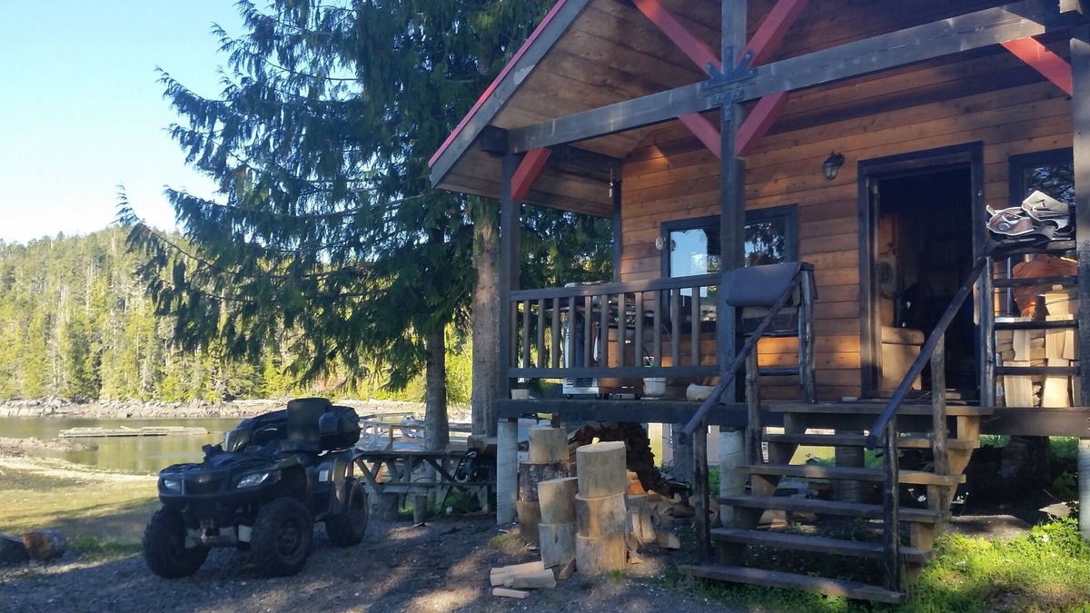 Cariboo Chilcotin Coast Resort | Drifterscove has 2 cabins for rent just down the channel from Bella bella.