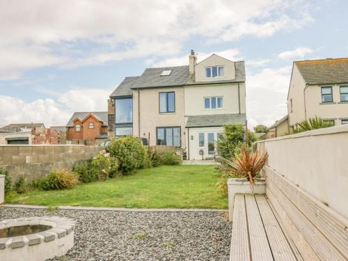 Barrow-in-Furness House | Driftwood, 23 Roa Island