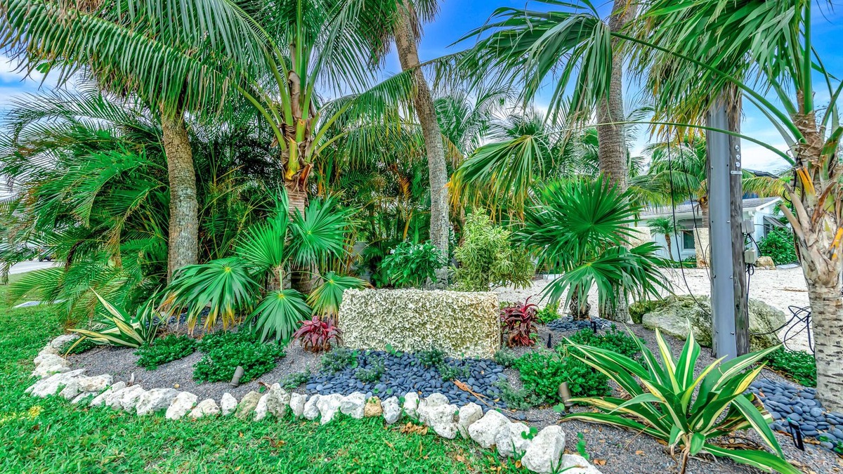 Holmes Beach Hotel | Driftwood at Anna Maria Island Inn