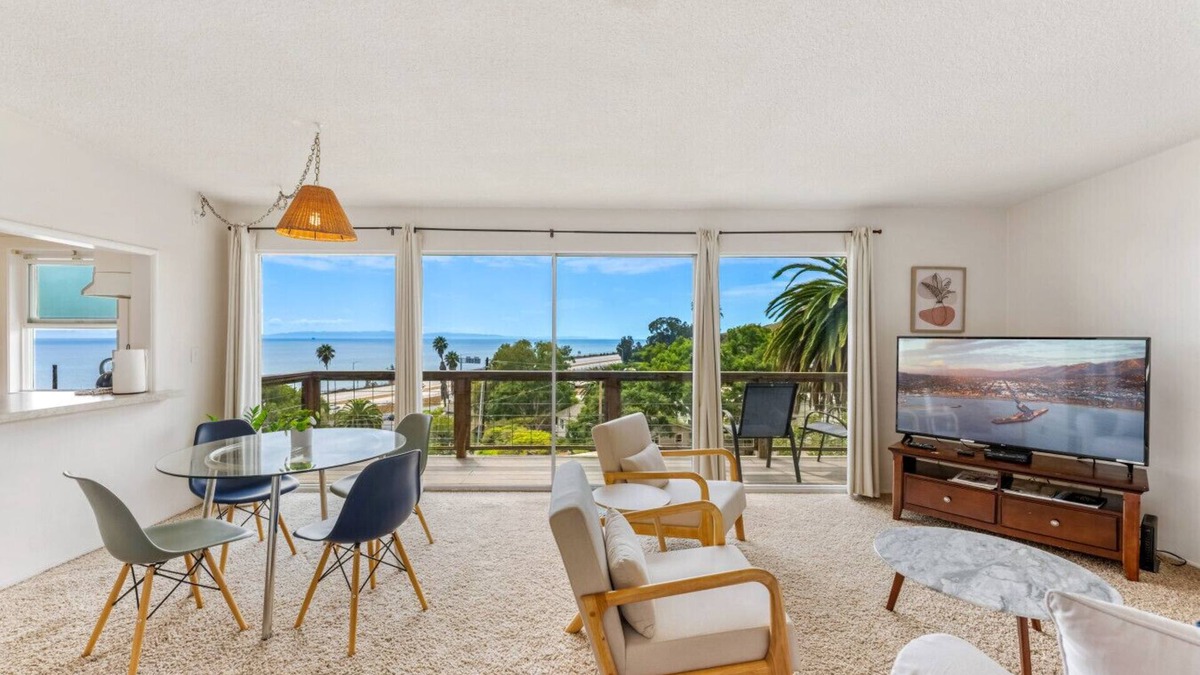 Summerland Apartment | Driftwood Club - Ocean views, BBQ, Pet Friendly