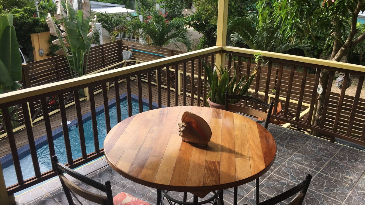 Placencia Apartment | Driftwood Gardens Guesthouse