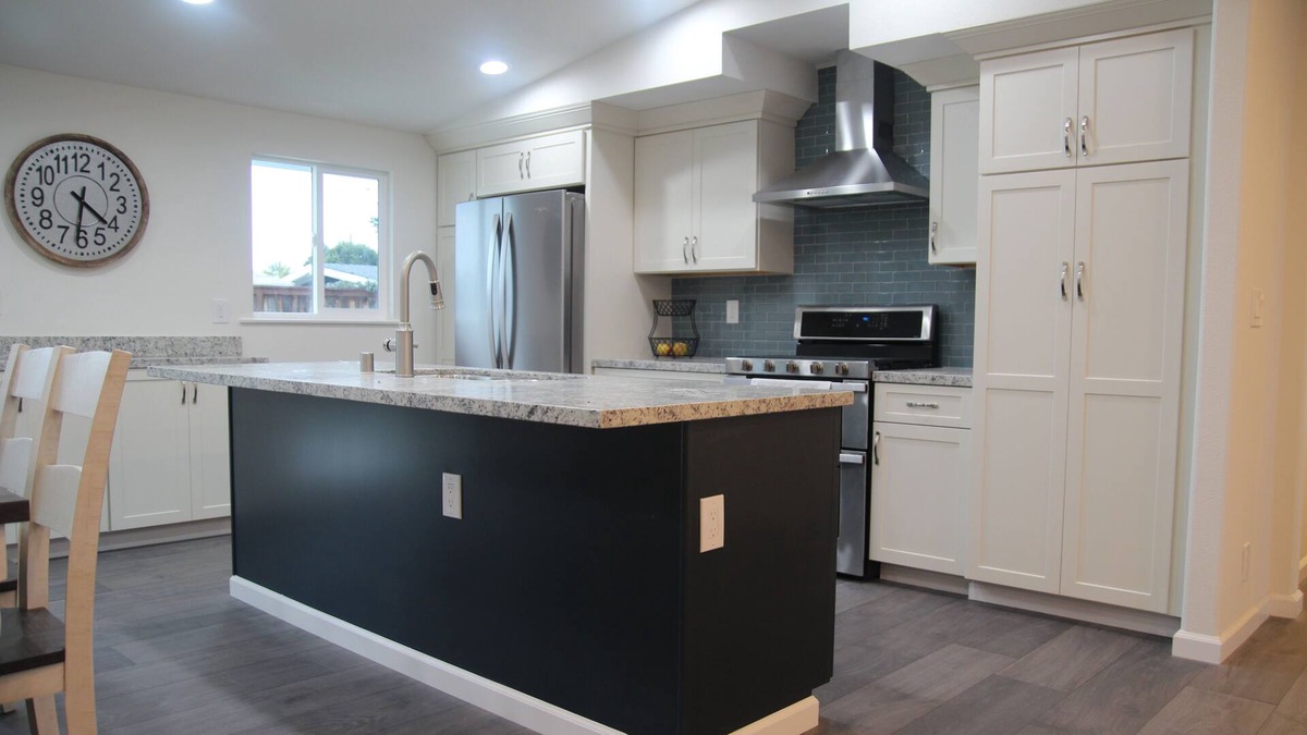 Costa Mesa House | Driftwood is between Disneyland and Newport Beach