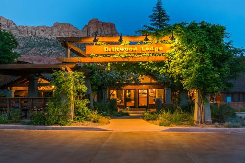 Zion National Park South Entrance Hotel | Driftwood Lodge