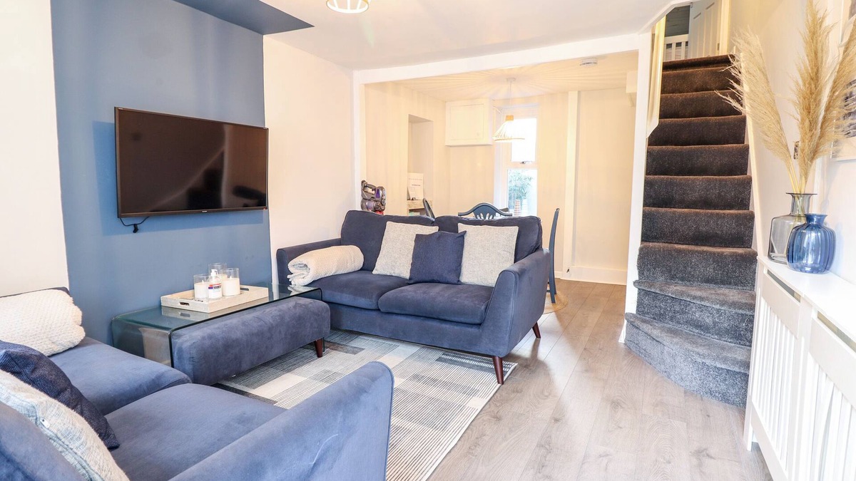 Porthmadog Cottage | DRIFTWOOD TERRACE, pet friendly, with a garden in Porthmadog