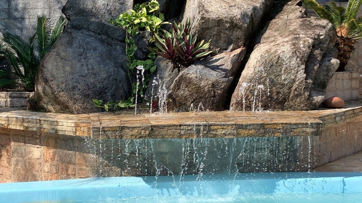 Centro House | DRIRIOS HOUSE guesthouse 3 minutes from the center. It has a swimming pool and large rooms.