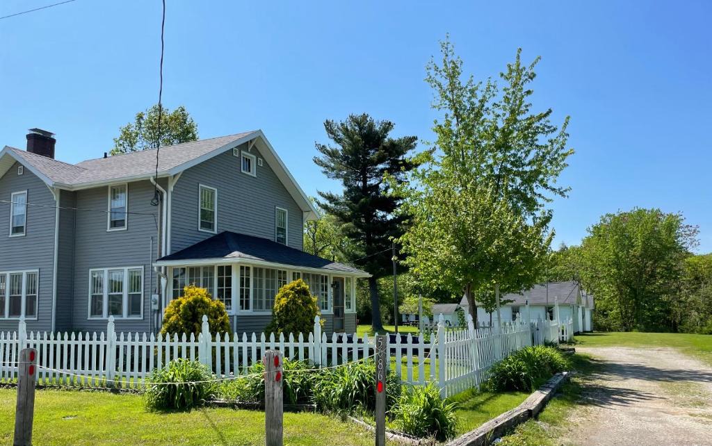 Geneva-on-the-Lake House | Drop Anchor Cottages and Lake House