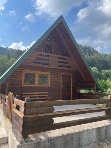 Mali Radic Ski Chalet | Drvena kućica UNA