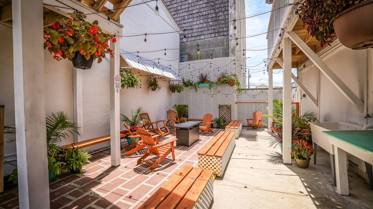 Carolina Beach Hotel | Dry Dock Inn