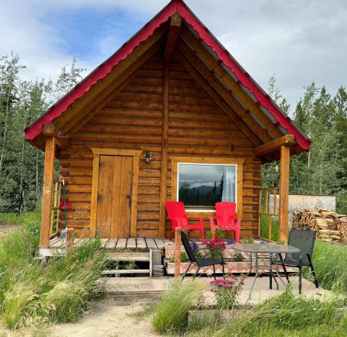 Whitehorse Ski Chalet | Dry Log Cabin with Mountain Views