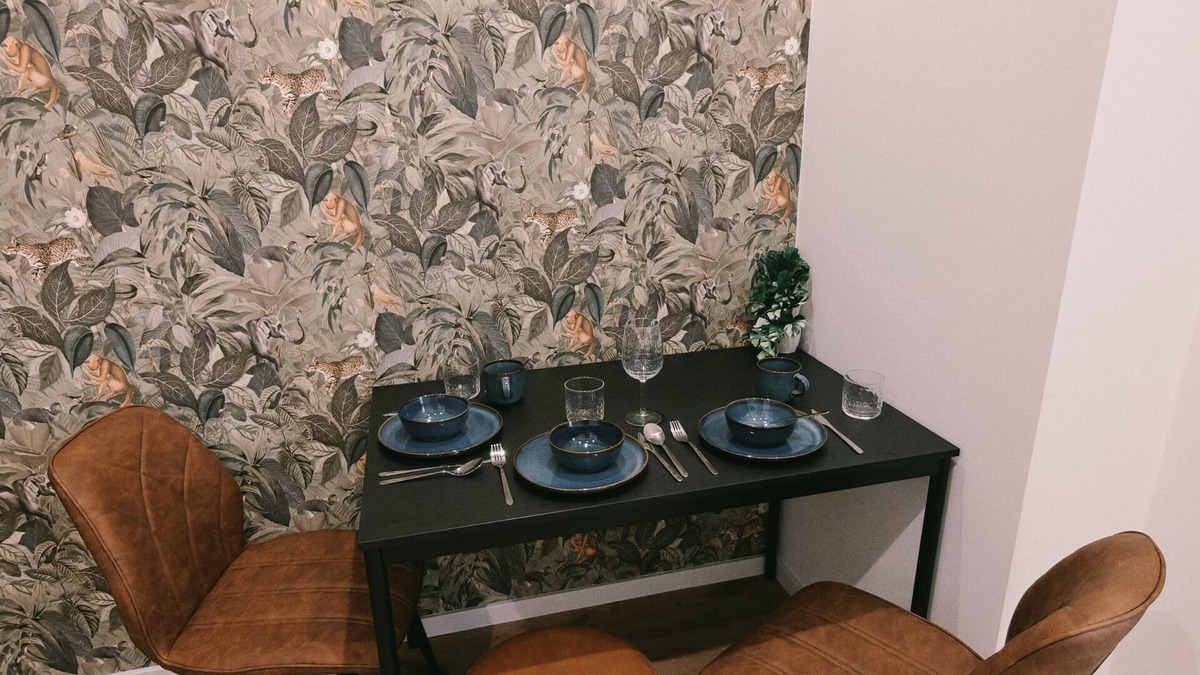 Favoriten Apartment | Dschungel APT at the subway station U1