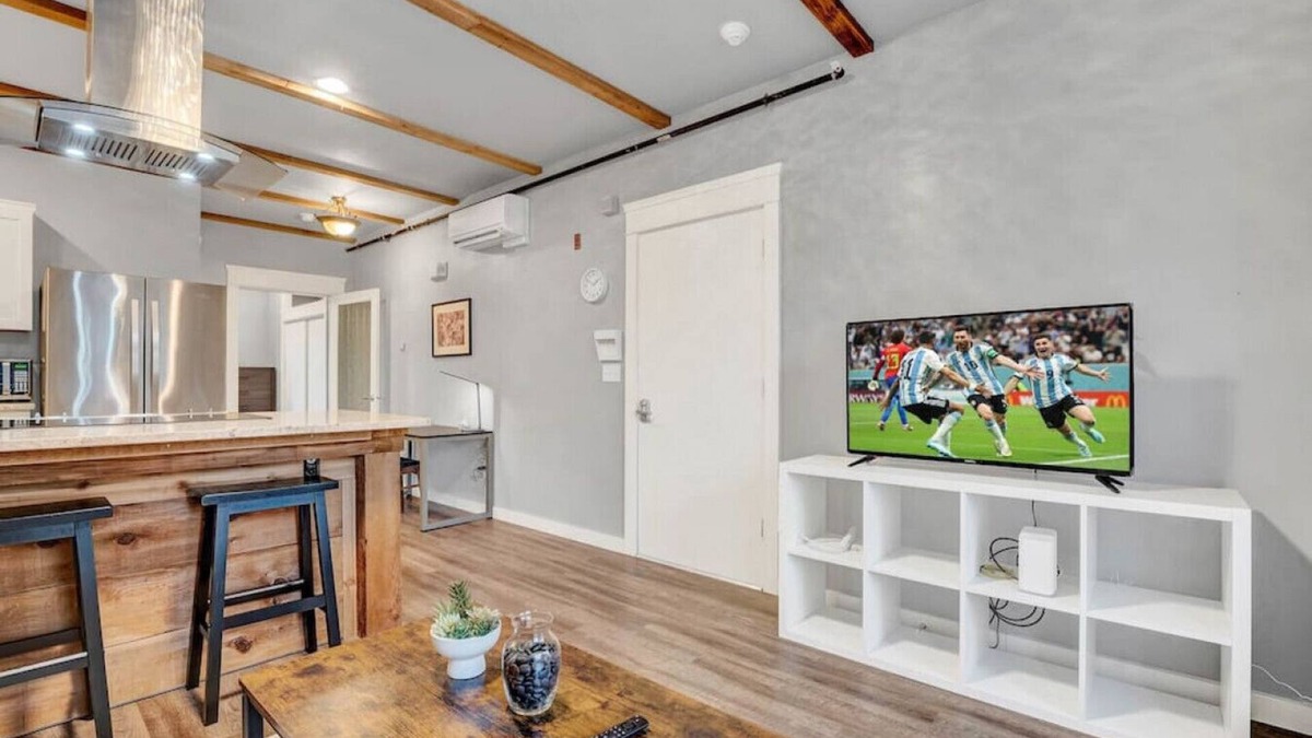New Tacoma Apartment | DT Action! Extended stay Work, Play, & Relax!