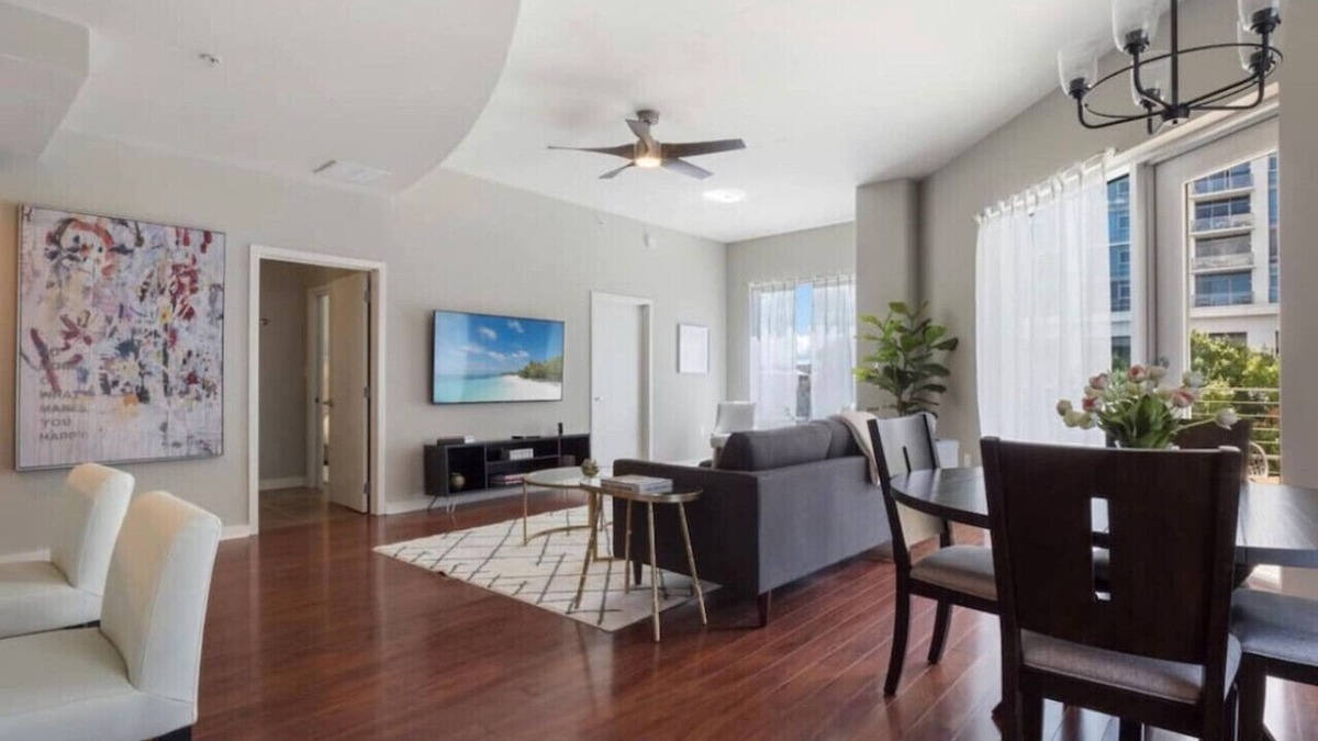South Eola Apartment | DT Beautiful 1000 sq ft 1 BDRM