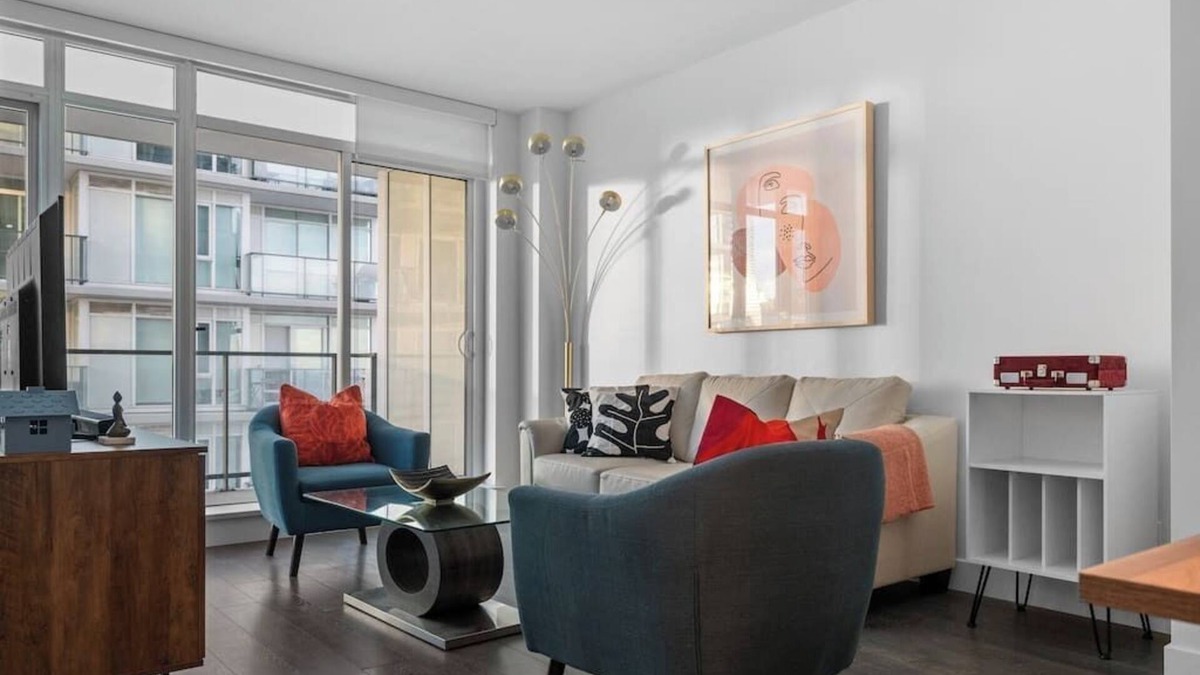 Victoria Park Apartment | DT Views | AC | UG Parking | Walk to Saddledome