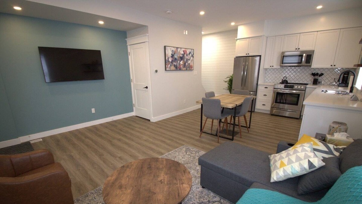 Kitchener House | DTK Comfy Farmhouse Semi 2 Beds