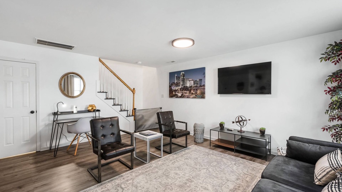 Downtown House | DTPrivacy*KidsFriendly*PetFriendly*300M*Walkable