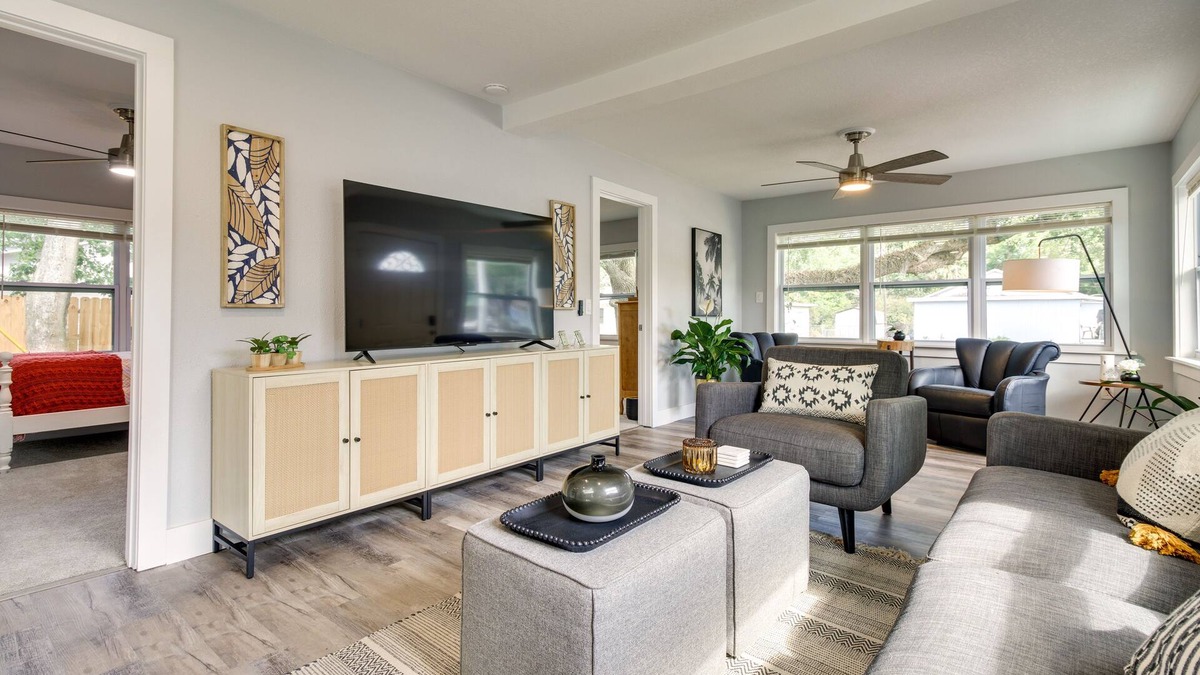 Winter Garden Cottage | Dtwn Winter Garden Home: 12 Mi to Disney!