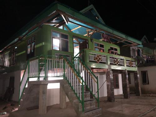 Komodo House | Dua Putri Komodo Homestay