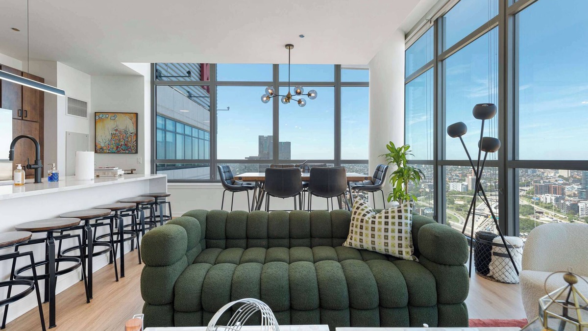 Downtown Chicago Apartment | Dual Penthouse Retreat: Perfect for Groups