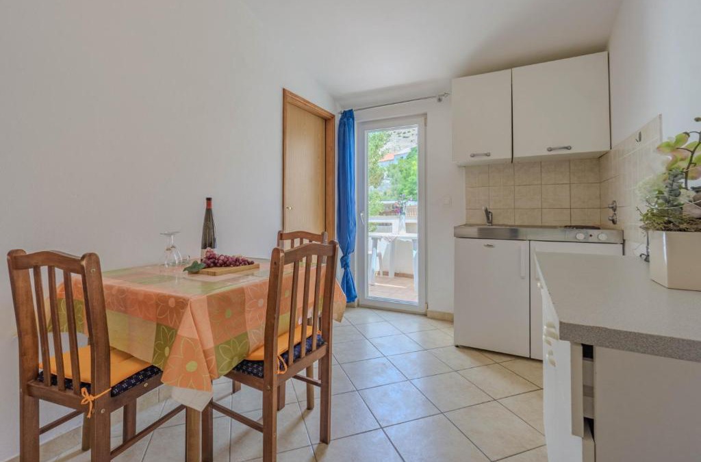 Metajna Apartment | Dubravko