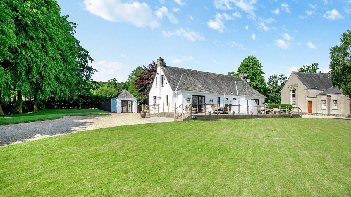 Alexandria Cottage | Duck Bay Cottage 1 - UK43934