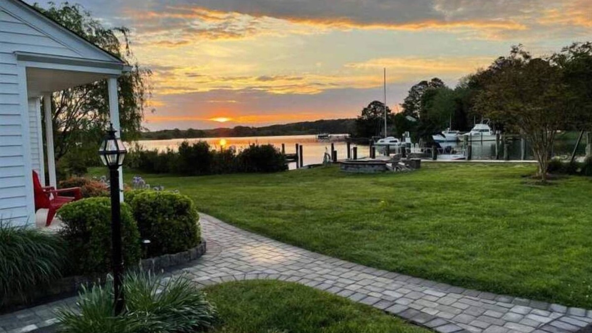 Bozman Cottage | Duck Cove Waterfront Cottage