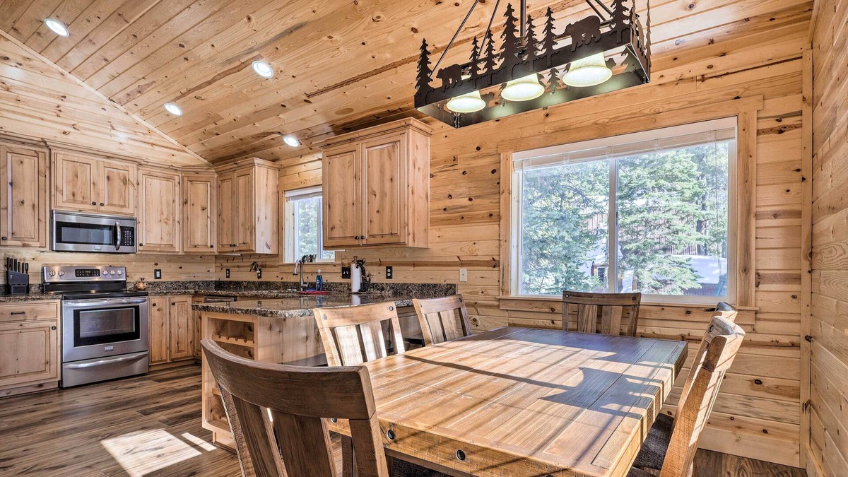 Duck Creek Village Cottage | Duck Creek Village Cabin w/ Fire Pit & Grill!