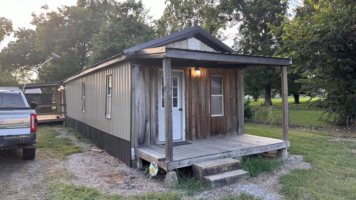Grubbs Cabin | Duck Hunters Paradise: Charming 2-bedroom lodge in lovely Grubbs Arkansas.